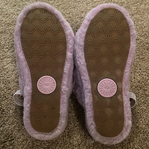 Lilac/baby pink colored UGG’s. Worn about 4 times. Amazing condition. - Picture 3 of 4